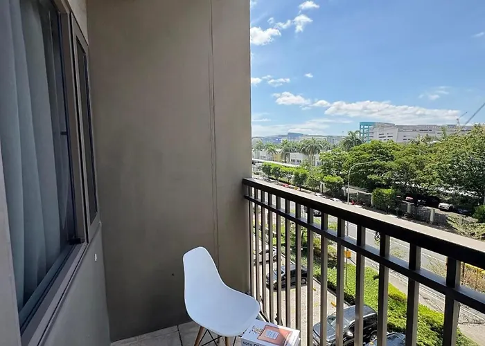 Condotel At Shore Residences In Sm Moa, Smx, Arena Near Airport Appart hôtel